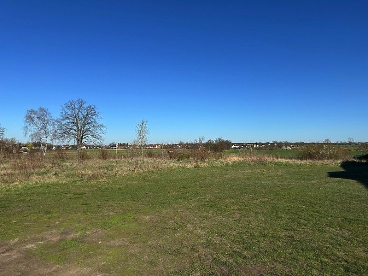 Foto Wer in Bernau ein Grundst�ck verkauft, schafft zuerst Klarheit �ber Baurecht und Erschlie�ung, ermittelt dann den realistischen Preis und startet eine fokussierte Vermarktung. Rechtliche Klarheit entsteht durch einen sorgf�ltig gepr�ften notariellen Kaufvertrag. Eine strukturierte Vorbereitung erleichtert R�ckfragen von K�ufern, Banken und Notar und kann die Vermarktung beschleunigen.