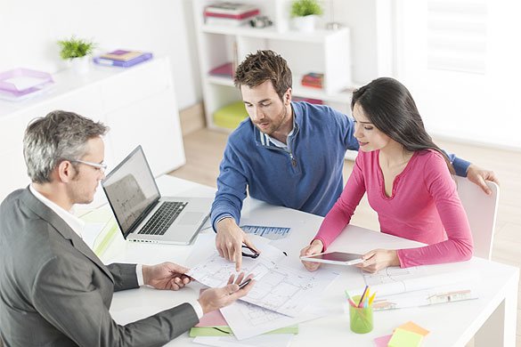 Foto Ein Hausverkauf gelingt selten durch Zufall. Wer in Bernau verkauft, sollte den Ablauf von Anfang an sauber aufsetzen. Dieser Ratgeber zeigt Ihnen Schritt f�r Schritt, wie Wertermittlung, Unterlagen, Vermarktung, Besichtigungen, Preisverhandlung, Notartermin und Schl�ssel�bergabe sinnvoll ineinandergreifen.