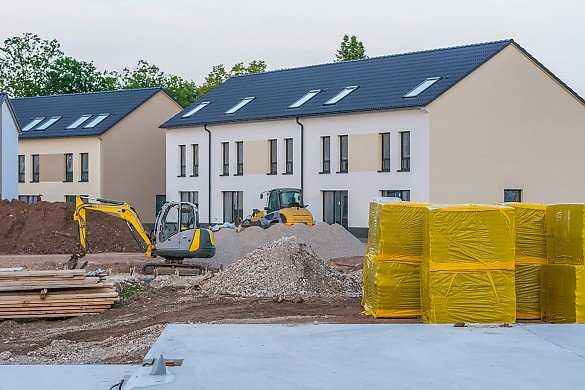 Foto Der deutsche Immobilienmarkt ist mit einer Mischung aus Best�ndigkeit und Abwarten in das Jahr 2026 gestartet. W�hrend die gro�e Kaufwelle zu Beginn des Quartals ausblieb, zeigt der M�rz eine deutliche Trendwende. Besonders in Berlin zeigt sich: Wer auf fallende Preise hofft, k�nnte entt�uscht werden.