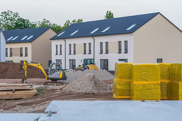 Foto Der deutsche Immobilienmarkt ist mit einer Mischung aus Best�ndigkeit und Abwarten in das Jahr 2026 gestartet. W�hrend die gro�e Kaufwelle zu Beginn des Quartals ausblieb, zeigt der M�rz eine deutliche Trendwende. Besonders in Berlin zeigt sich: Wer auf fallende Preise hofft, k�nnte entt�uscht werden.