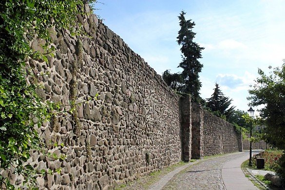 Foto Der Immobilienmarkt im Barnim bleibt für Eigentümer, Käufer und Investoren interessant. Die Region verbindet die Nähe zu Berlin mit hoher Lebensqualität, viel Natur und gewachsenen Ortslagen. Besonders Bernau bei Berlin, Panketal, Wandlitz, Ahrensfelde und Eberswalde stehen bei vielen Immobiliensuchenden im Fokus.
